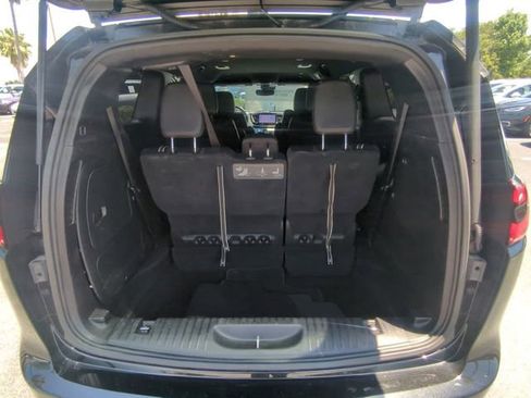 Used 2021 Chrysler Pacifica Touring-L w/ Uconnect Theater Family Group FWD image 14