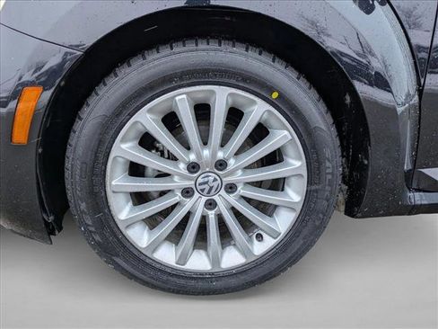 Used 2019 Volkswagen Beetle 2.0T SE image 22