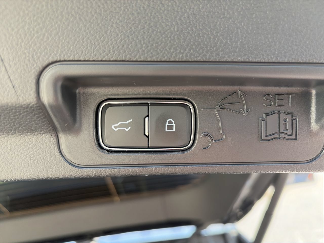 Used 2025 Ford Explorer ST AWD/4WD image 32