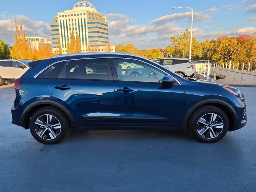 Used 2020 Kia Niro LXS FWD image 2
