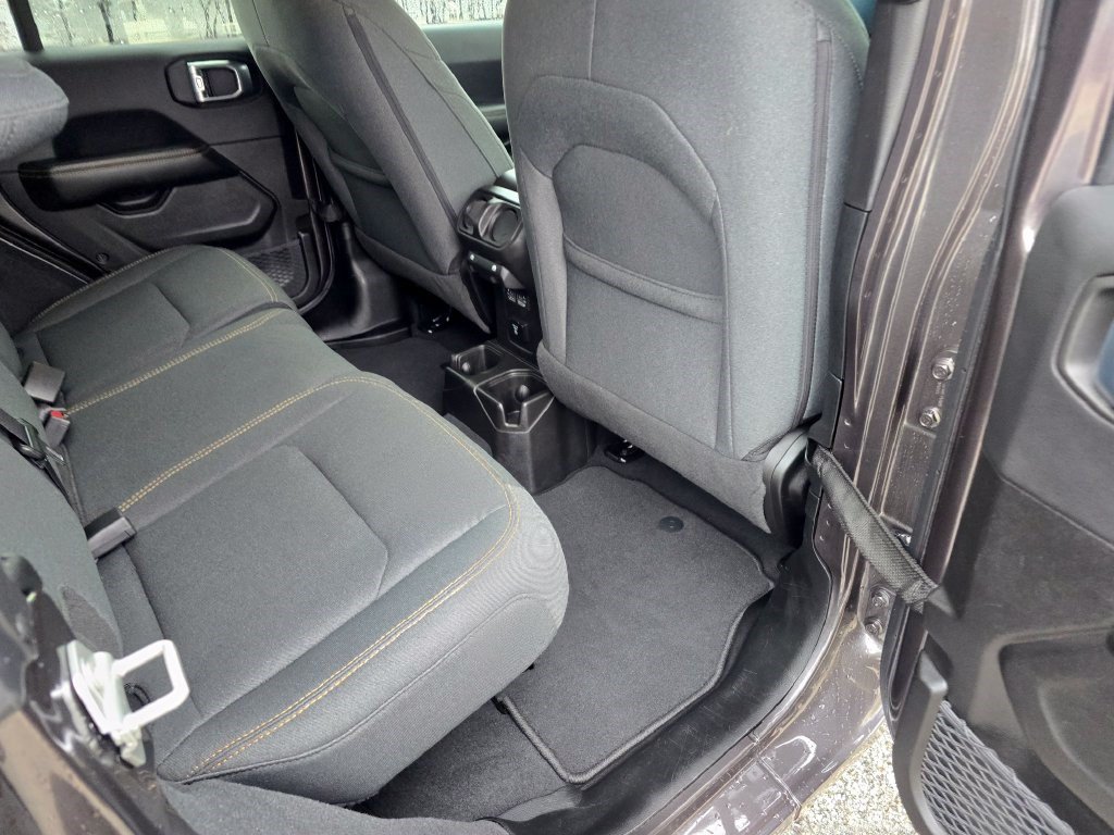 Used 2026 Jeep Wrangler Unlimited Sahara AWD/4WD image 29