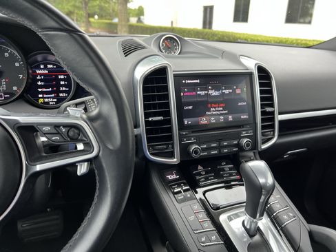 Used 2018 Porsche Cayenne Platinum Edition AWD/4WD image 18