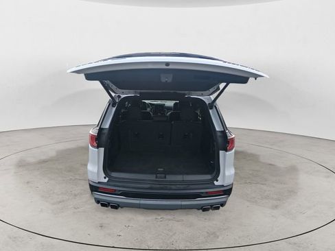 Used 2024 GMC Acadia Elevation image 16