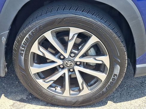 Used 2023 Toyota Corolla Cross XLE w/ Convenience Package AWD/4WD image 9