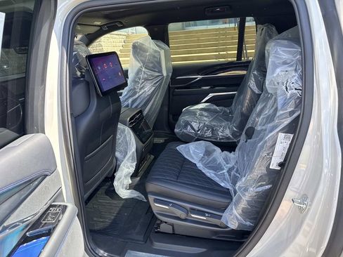 New 2026 Cadillac Escalade IQL Luxury w/ LPO, Floor Liner Package AWD/4WD image 9