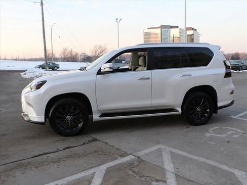 Used 2023 Lexus GX 460 Premium w/ Accessory Package image 3