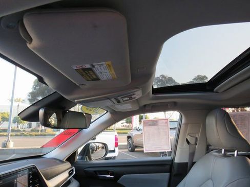 Used 2022 Toyota Highlander XLE image 35