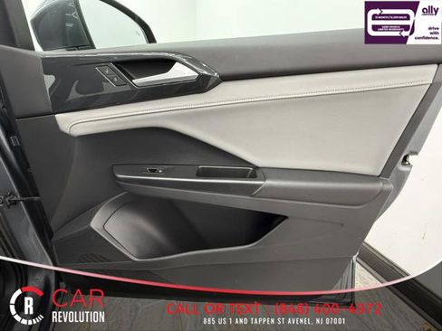 Used 2022 Volkswagen Taos SEL w/ Panoramic Sunroof Package image 54