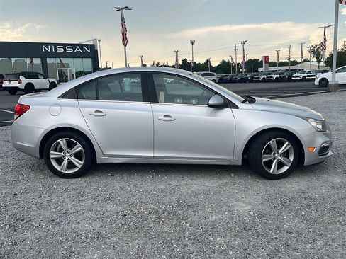 Used 2015 Chevrolet Cruze LT FWD image 2