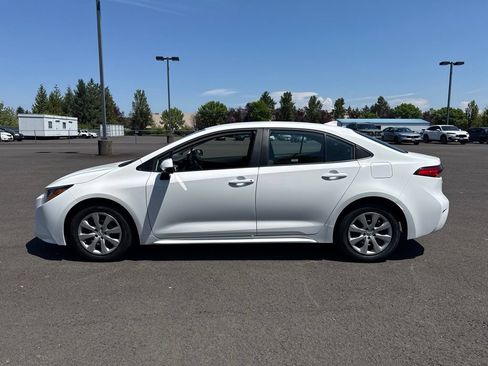 Used 2025 Toyota Corolla LE FWD image 4