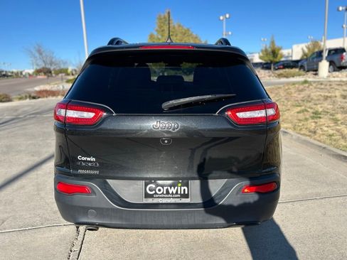 Used 2016 Jeep Cherokee Latitude w/ Cold Weather Group AWD/4WD image 8