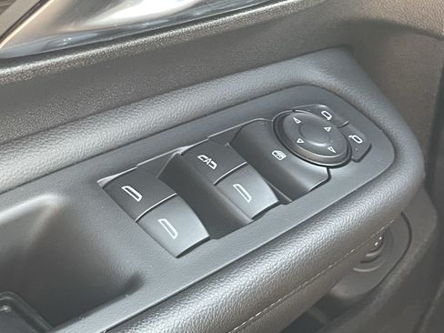 Used 2023 GMC Terrain SLT AWD/4WD image 16