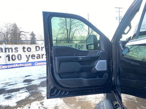 Used 2025 Ford F250 Platinum image 17