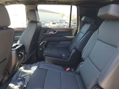 New 2026 GMC Yukon XL Denali w/ Sun & Power Step Package AWD/4WD image 11