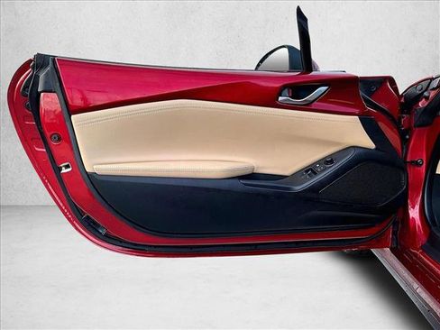 Used 2020 MAZDA MX-5 Miata RF Grand Touring image 17