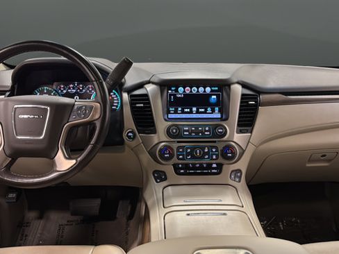 Used 2019 GMC Yukon Denali w/ Denali Ultimate Package AWD/4WD image 11