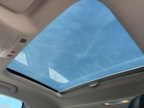 Used 2025 Volkswagen Jetta SE image 24