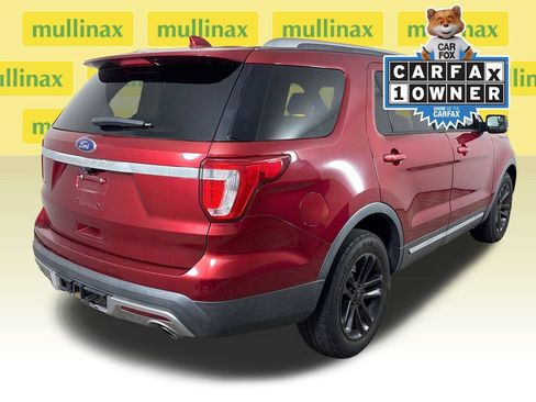 Used 2016 Ford Explorer XLT w/ Equipment Group 202A FWD image 4
