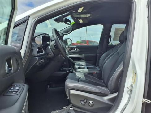 New 2026 Chrysler Pacifica Select w/ S Appearance Package FWD image 49