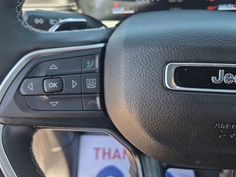 Used 2025 Jeep Grand Cherokee Altitude image 34