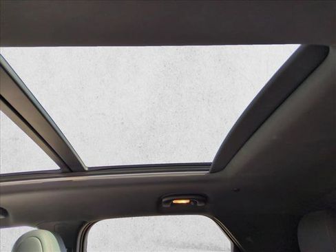 Used 2023 Chevrolet TrailBlazer RS w/ Sun and Liftgate Package image 18