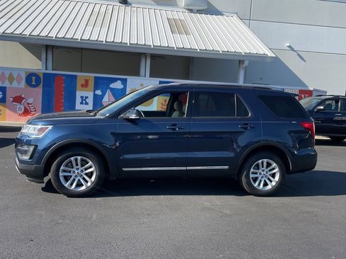 Used 2016 Ford Explorer XLT w/ Equipment Group 202A image 2