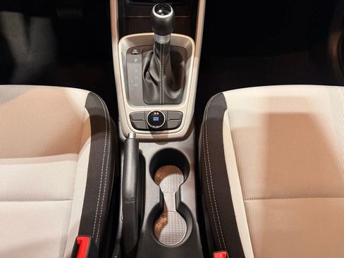 Used 2025 Hyundai Venue SEL FWD image 24