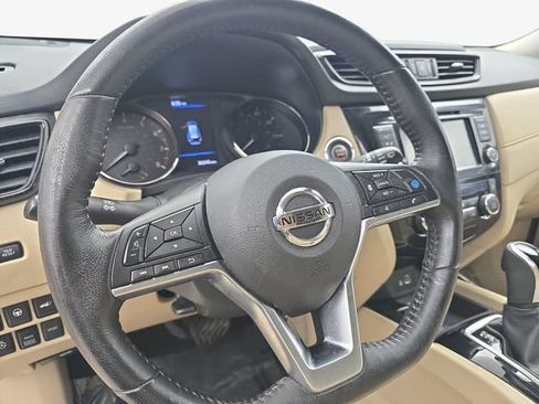 Used 2019 Nissan Rogue SV w/ Premium Package AWD/4WD image 16