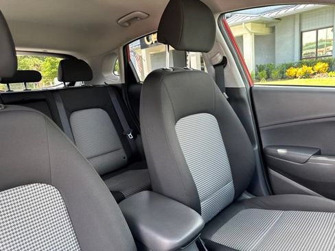Used 2018 Hyundai Kona SEL FWD image 12