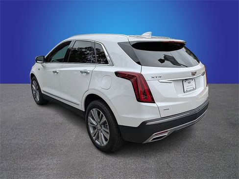 Certified 2025 Cadillac XT5 Premium Luxury image 3