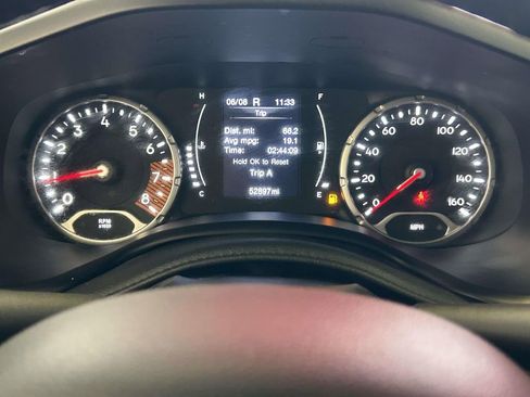 Used 2023 Jeep Renegade Latitude w/ Premium Group AWD/4WD image 29