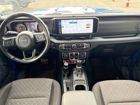 Used 2024 Jeep Gladiator Mojave image 16