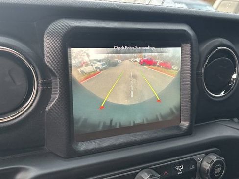 Used 2020 Jeep Wrangler Unlimited Sahara image 33