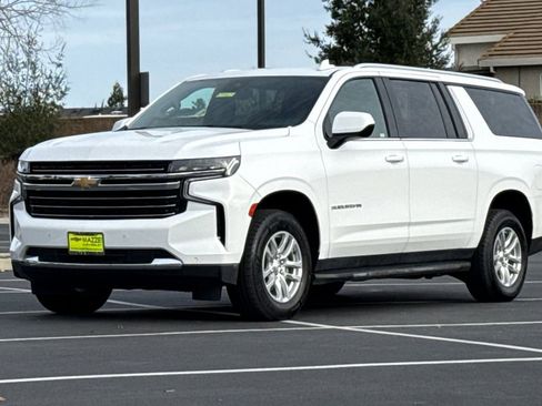 Used 2024 Chevrolet Suburban LT image 16