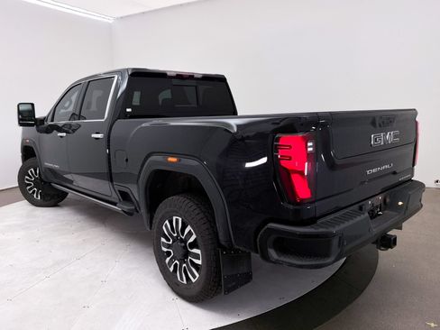 Used 2024 GMC Sierra 3500 Denali Ultimate AWD/4WD image 2