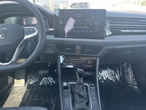 New 2026 Volkswagen Jetta SE FWD image 18