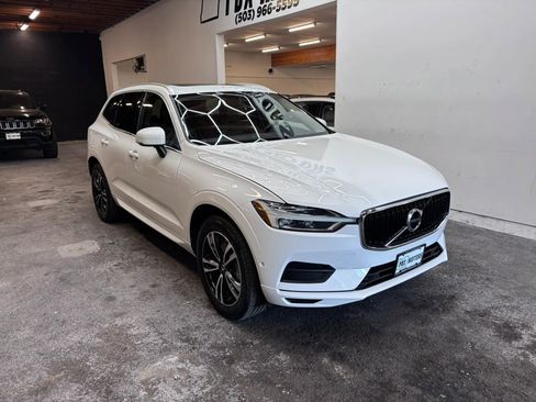 Used 2018 Volvo XC60 T6 Momentum w/ Vision Package AWD/4WD image 2