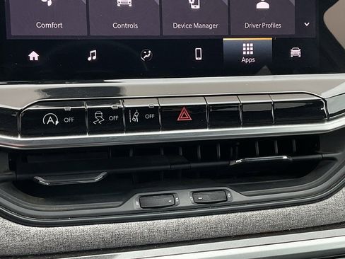 Used 2023 Jeep Compass Latitude image 31