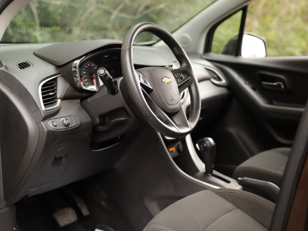 Used 2021 Chevrolet Trax LS w/ Tint and Cruise Package FWD image 9