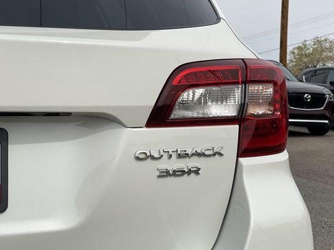 Used 2018 Subaru Outback 3.6R Limited image 29