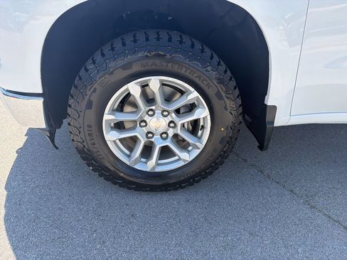 Used 2023 Chevrolet Silverado 1500 LT AWD/4WD image 26