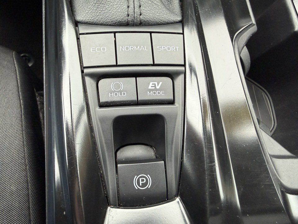 Used 2025 Toyota Camry LE FWD image 21