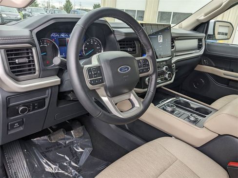 Used 2024 Ford Expedition XLT image 12