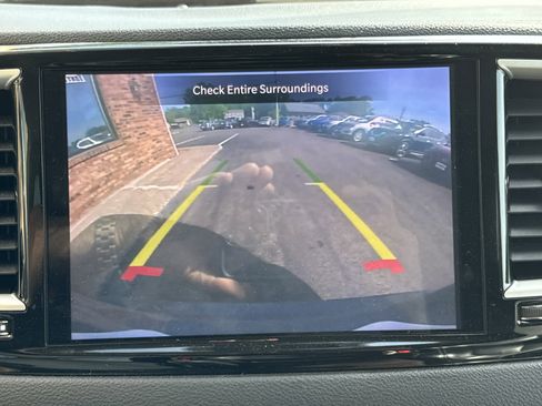 Used 2022 Chrysler Pacifica Touring-L FWD image 22