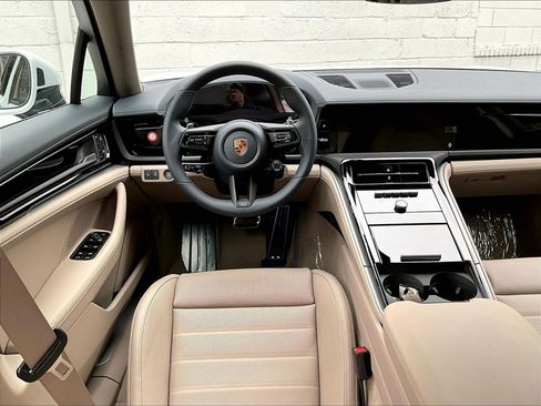 New 2026 Porsche Panamera 4 image 18
