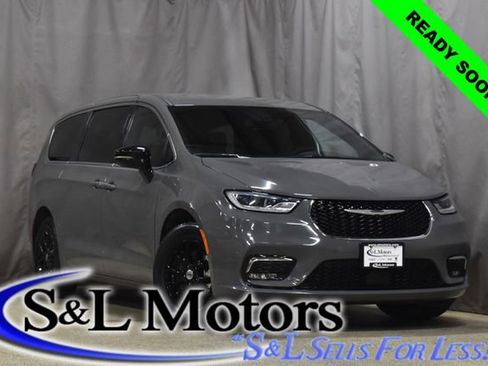 Used 2025 Chrysler Pacifica Select FWD image 1