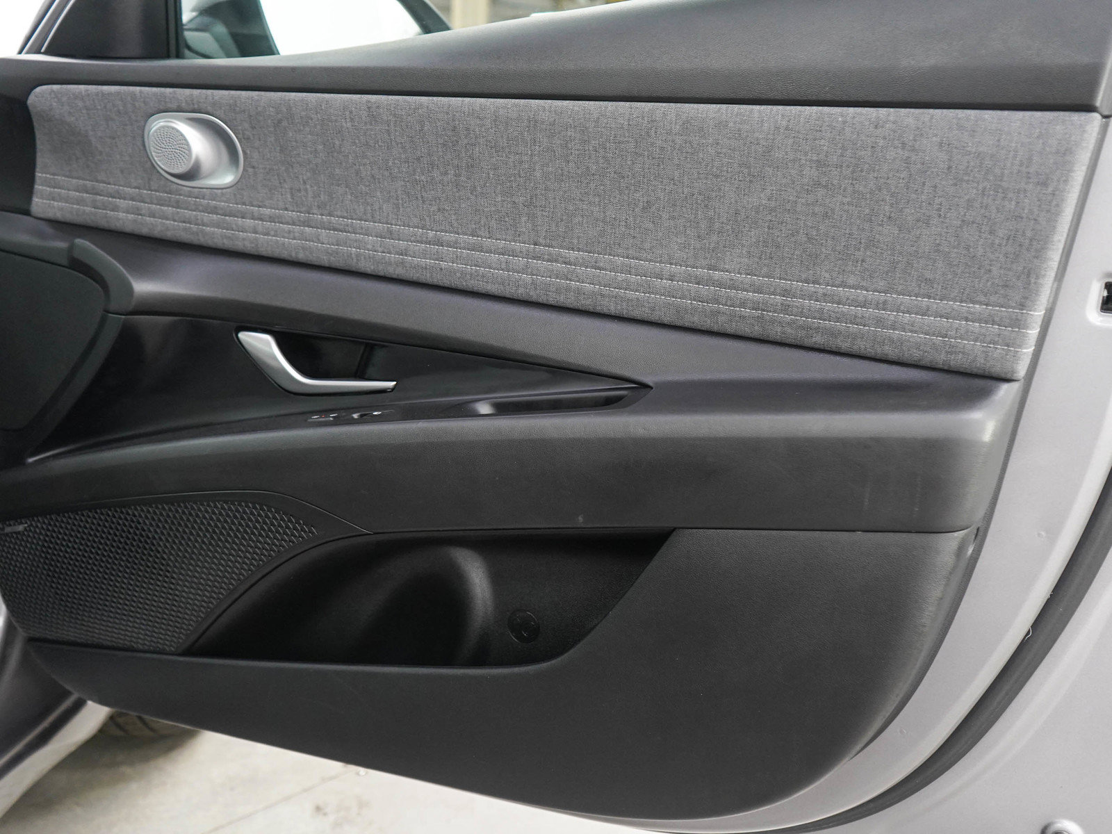 Used 2024 Hyundai Elantra Limited FWD image 9