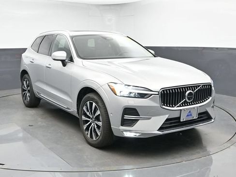 Used 2023 Volvo XC60 B5 Plus w/ Climate Package AWD/4WD image 2