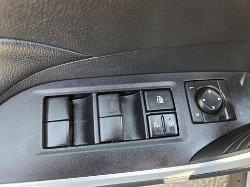 Used 2021 Toyota RAV4 XLE w/ Convenience Package FWD image 24