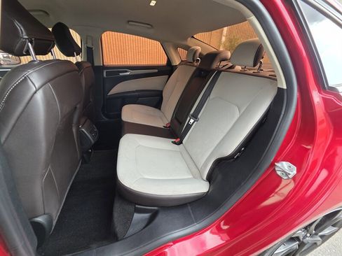 Used 2020 Ford Fusion SE w/ Equipment Group 151A image 13